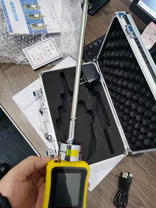 便攜探桿式二氧六環(huán)氣體探測(cè)器